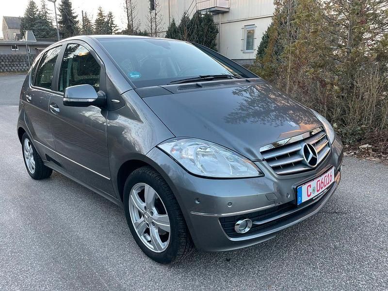 Gebraucht Mercedes A180 116 PS (85 kW) 2011 Grau Limousine