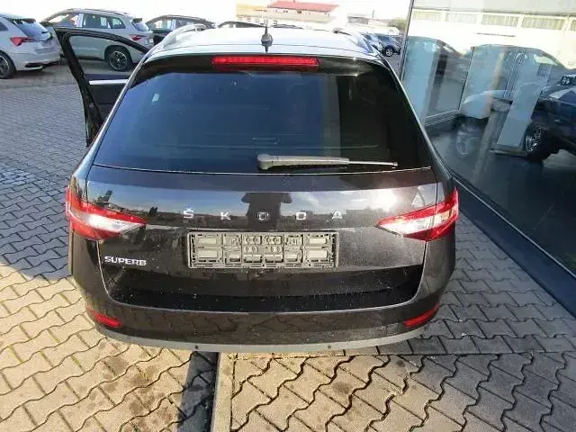 Gebraucht Skoda Superb Ambition 150 PS (110 kW) 2024 Schwarzmagic perleffekt Kombi