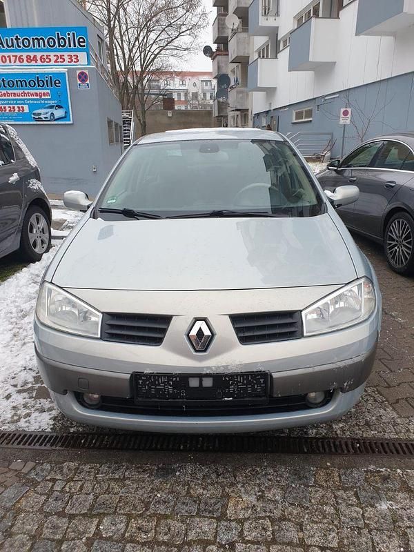 Silber Gebraucht 2003 Renault Mégane II Privilege Limousine | 2.140 € (Fairer Preis) - Bild 1/3