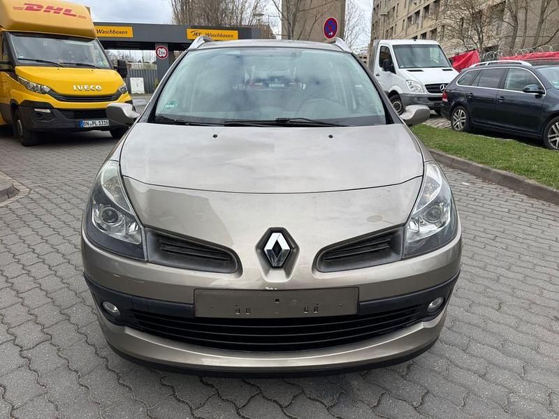 Gebraucht Renault Clio II Dynamique 111 PS (81 kW) 2008 Gold Limousine