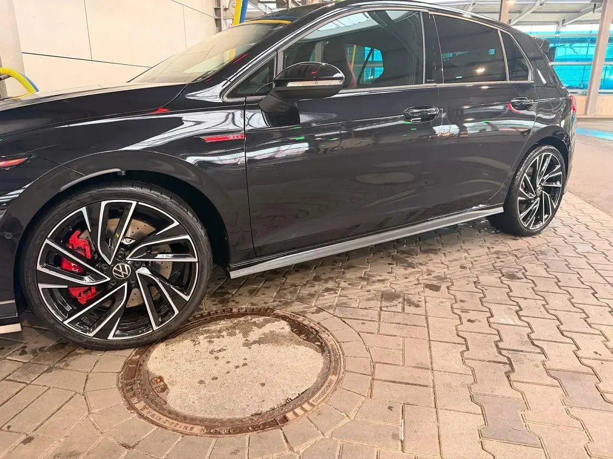 Gebraucht VW Golf 300 PS (220 kW) 2023 Schwarz Coupé