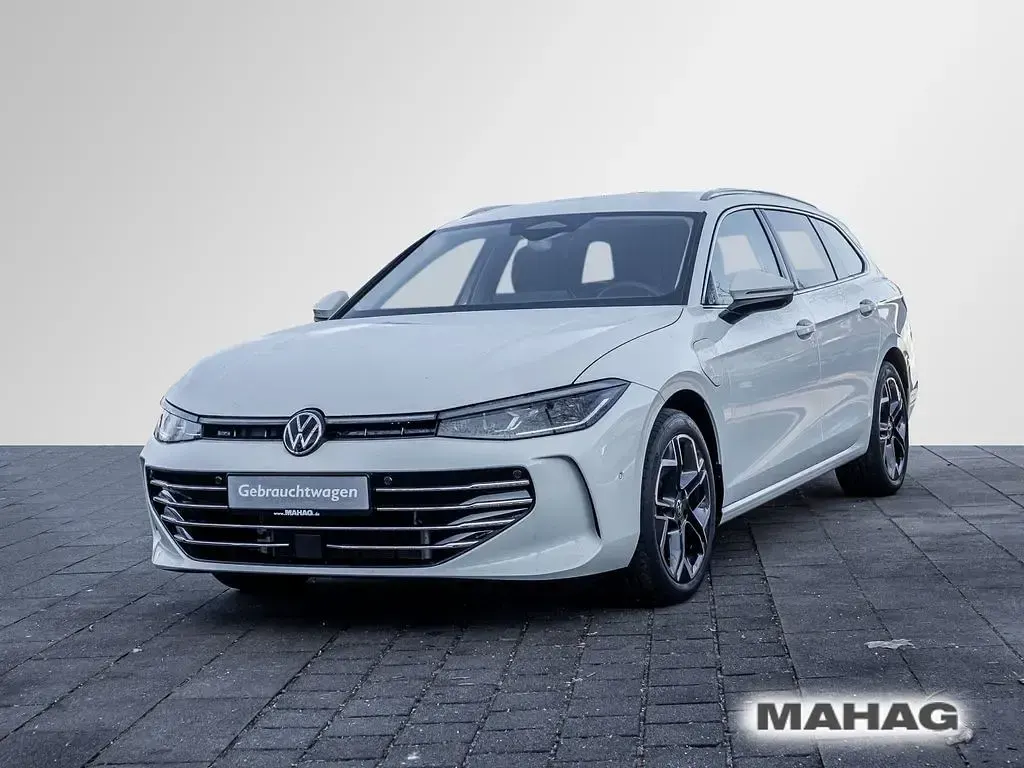Gebraucht VW Passat Elegance 177 PS (130 kW) 2025 Weiß Kombi