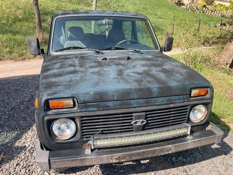 Second-hand Lada niva 82 CP (60 kW) 2006 SUV