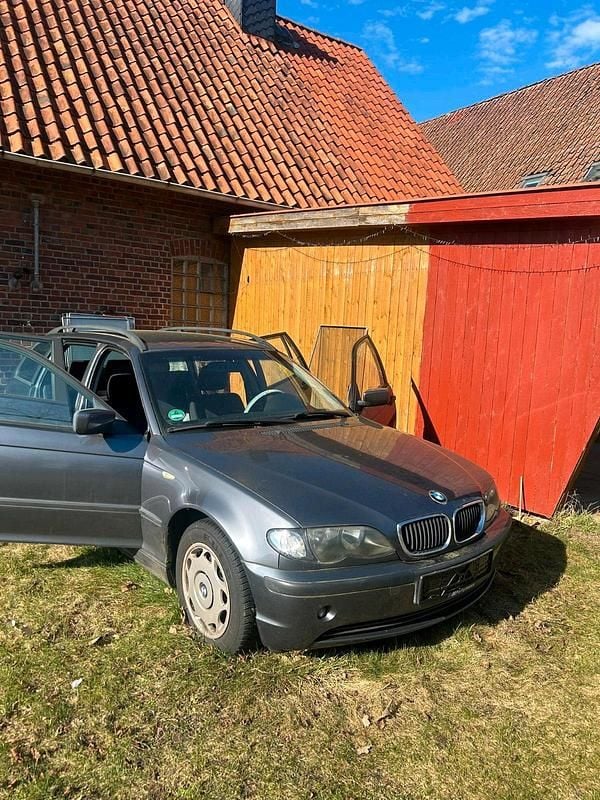 Gebraucht BMW 318 143 PS (105 kW) 2003 Grau Kombi