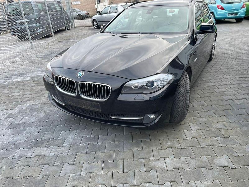 Gebraucht BMW 525 204 PS (150 kW) 2010 Schwarz Kombi