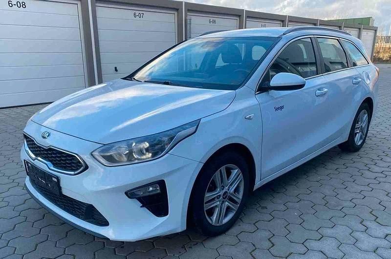 (wd) cararraweiss Gebraucht 2018 Kia Ceed Sportswagon Vision Kombi | 10.900 € (Fairer Preis) - Bild 1/4