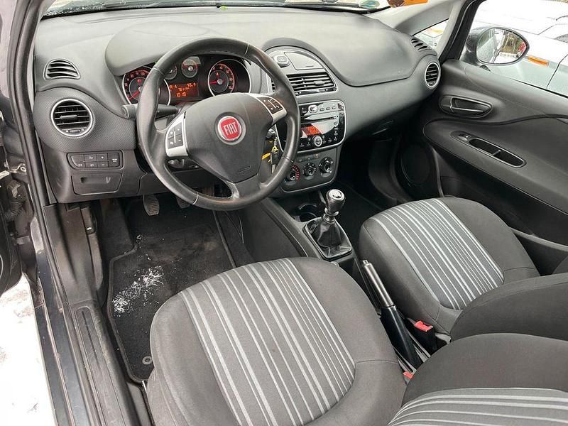 Gebraucht Fiat Grande Punto 77 PS (56 kW) 2011 Grau Kleinwagen