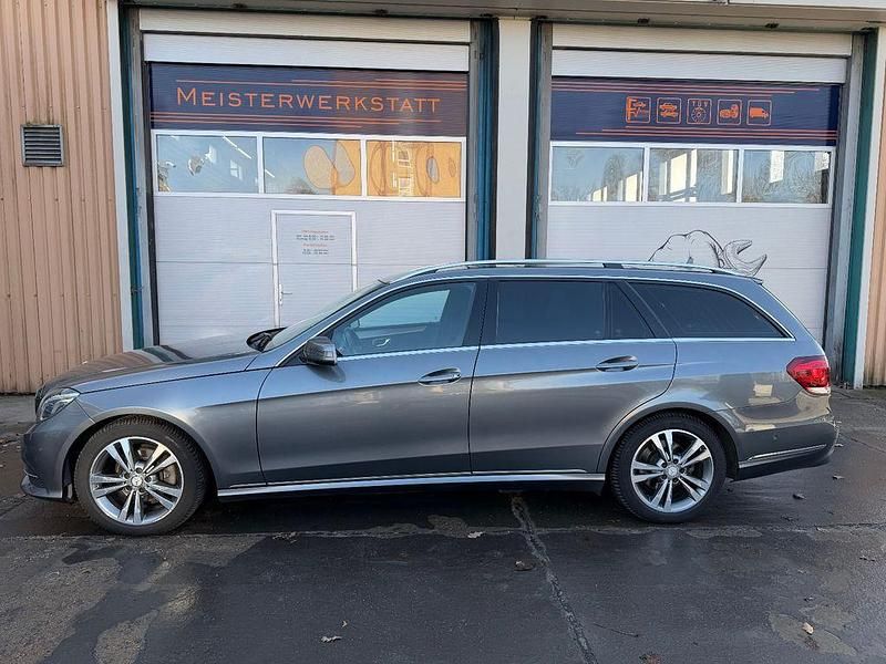 Gebraucht Mercedes E220 Avantgarde 170 PS (125 kW) 2016 Grau Kombi