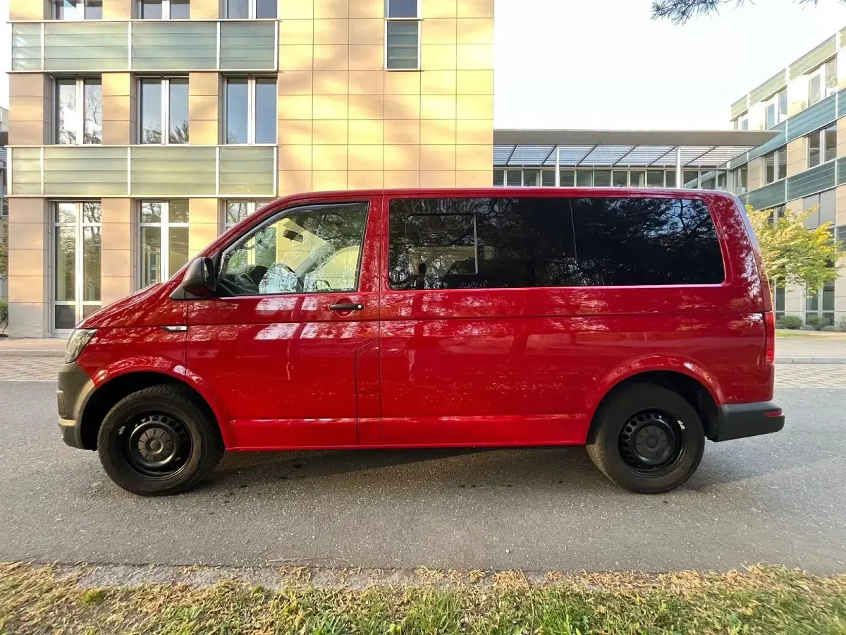 Gebraucht VW Caravelle 105 PS (77 kW) 2016 Rot Van