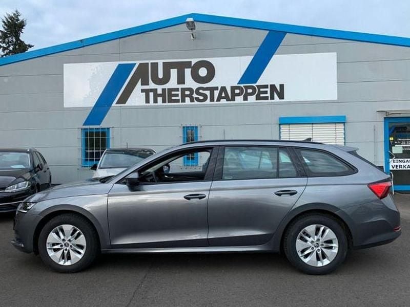 Gebraucht Skoda Octavia 110 PS (80 kW) 2023 Graphitegrau metallic (metallic) Kombi