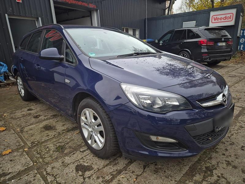 Blau Gebraucht 2015 Opel Astra Kombi | 7.800 € - Bild 1/4