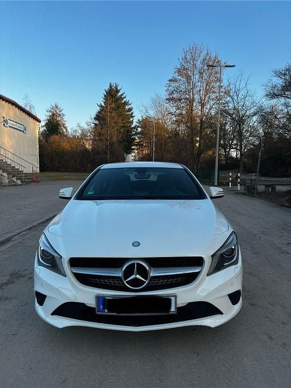 Gebraucht Mercedes CLA180 122 PS (89 kW) 2014 Weiß Limousine