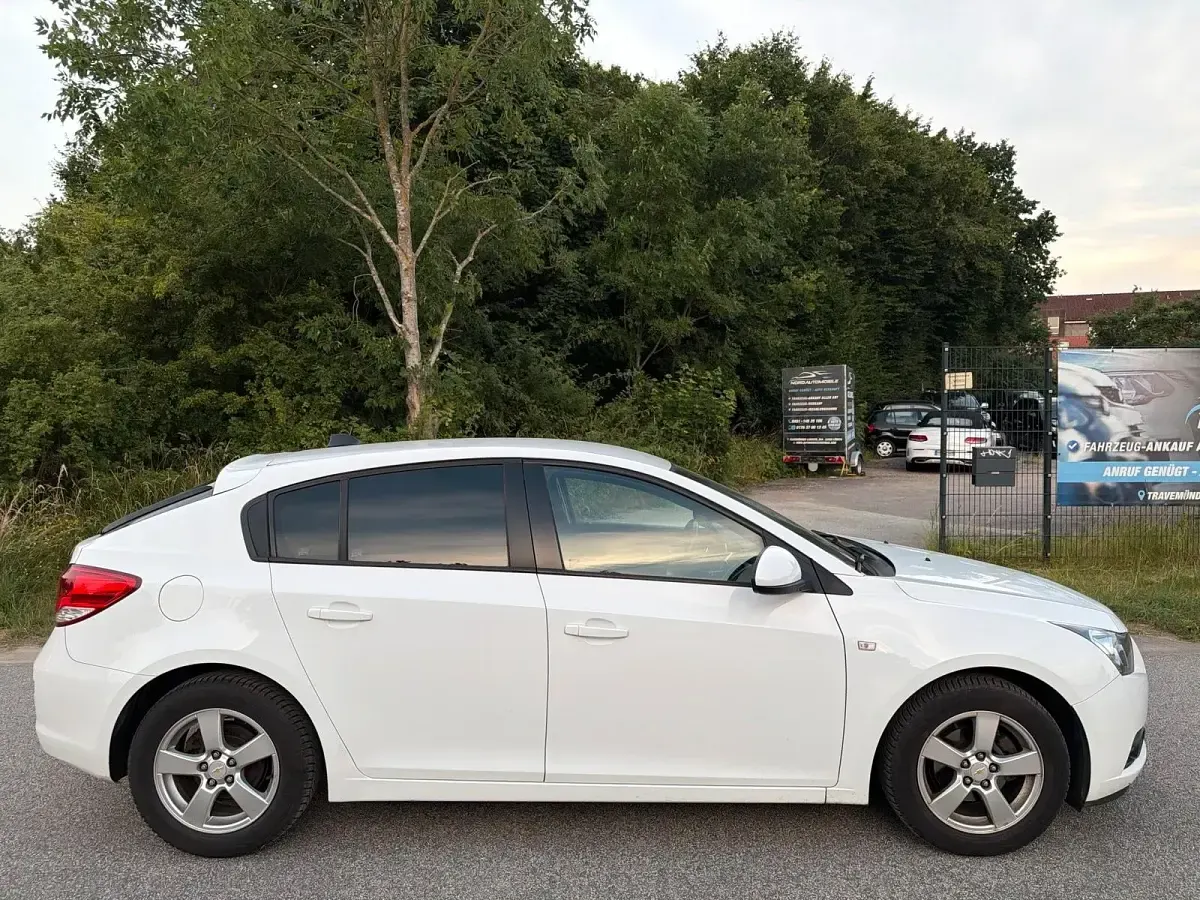 Gebraucht Chevrolet Cruze 124 PS (91 kW) 2011 Weiß Limousine