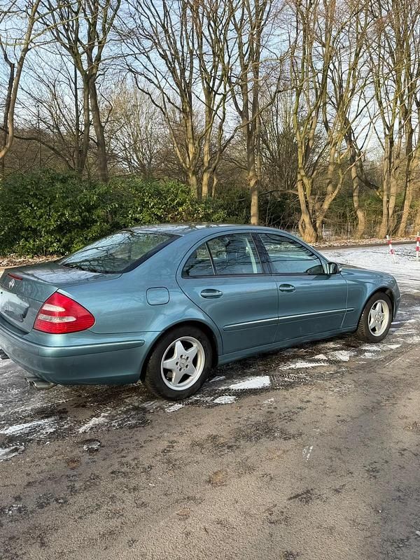 Gebraucht Mercedes E320 224 PS (164 kW) 2002 Blau Limousine