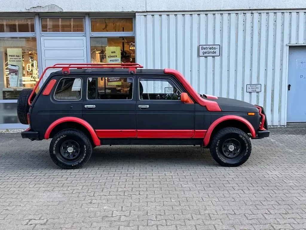 Gebraucht Lada niva 83 PS (61 kW) 2013 SUV