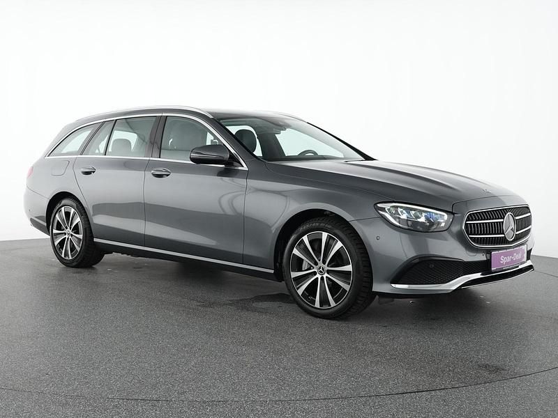 Gebraucht Mercedes E300 Avantgarde 306 PS (225 kW) 2022 Selenitgrau Limousine