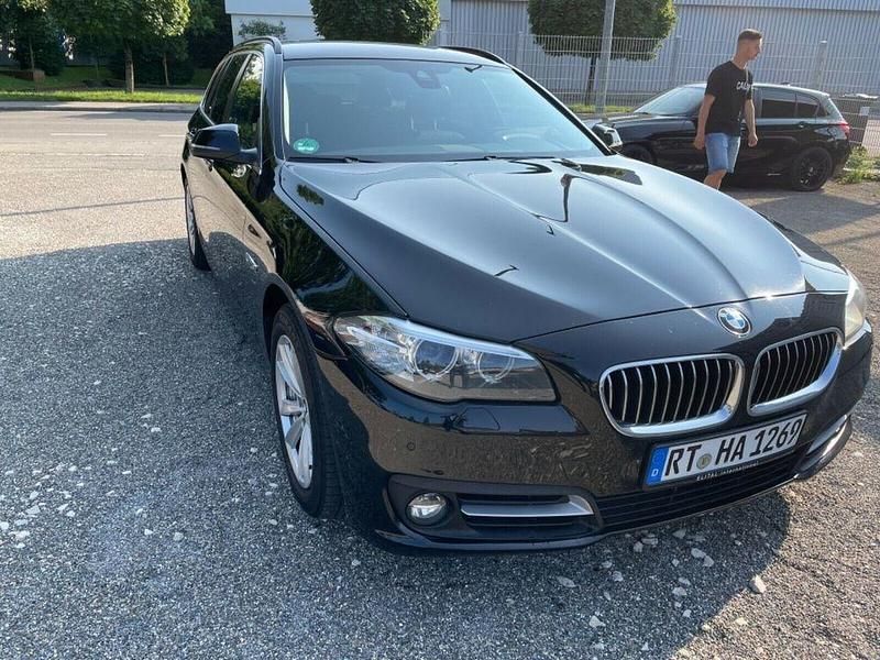 Schwarz Gebraucht 2013 BMW 528 Sport Line Kombi | 17.200 € (Teuer) - Bild 1/4