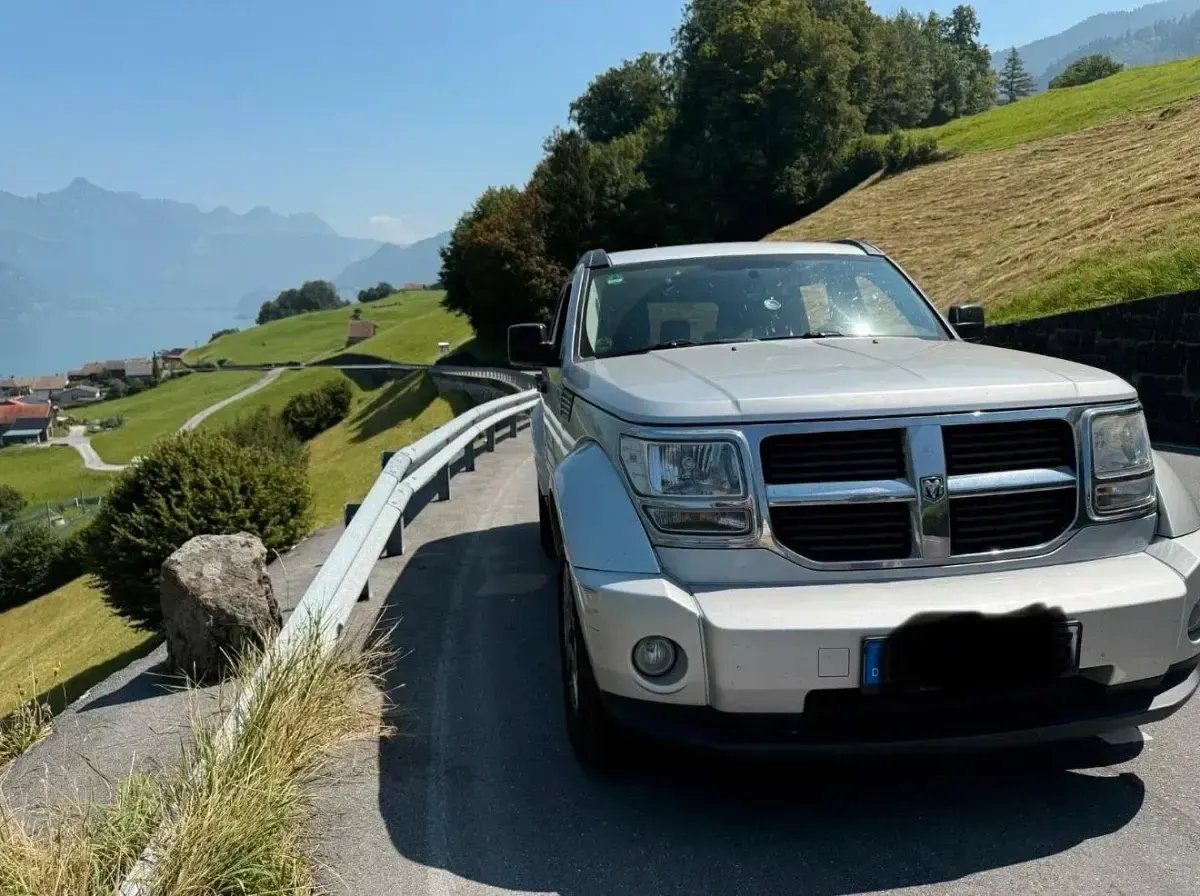 Gebraucht Dodge Nitro SXT 177 PS (130 kW) 2010 Grau SUV