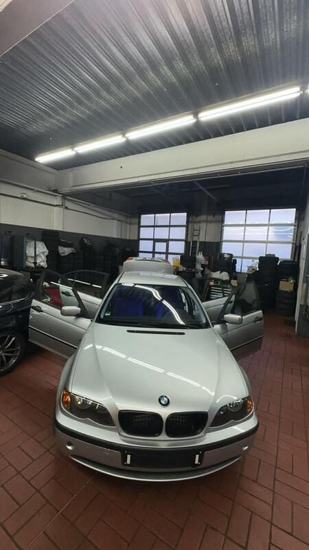 Silber Gebraucht 2003 BMW 318 M Sport Limousine | 1.400 € (Superpreis) - Bild 1/4