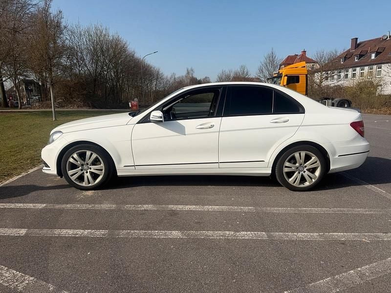 Gebraucht Mercedes C180 156 PS (114 kW) 2012 Weiß Limousine