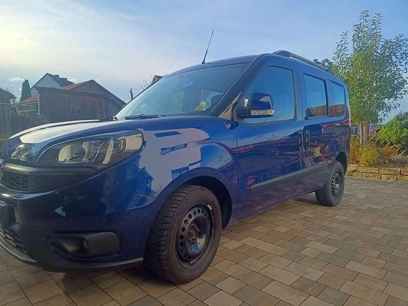 Blau Gebraucht 2019 Fiat Doblò Easy Van / Kleinbus | 11.750 € (Guter Preis) - Bild 1/4