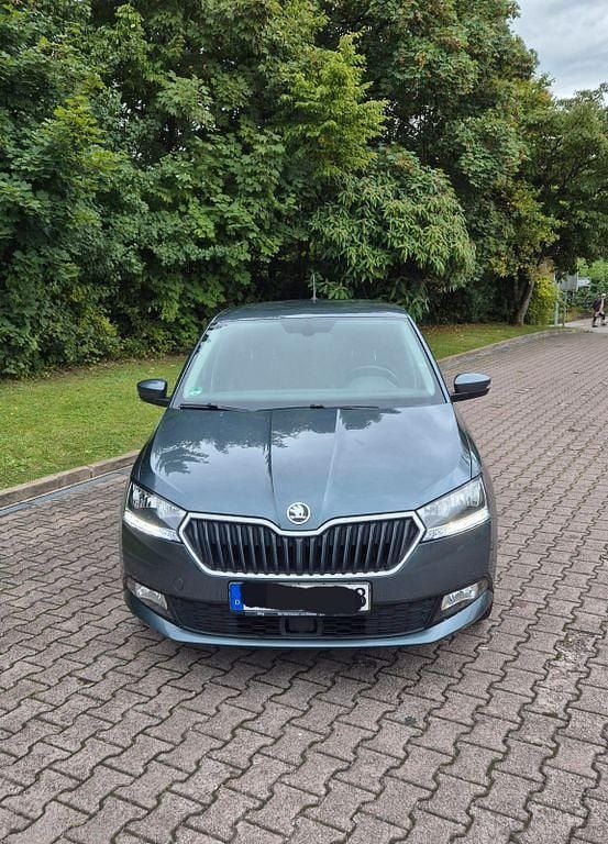 Grau Gebraucht 2020 Skoda Fabia Drive Limousine | 10.999 € (Fairer Preis) - Bild 1/4