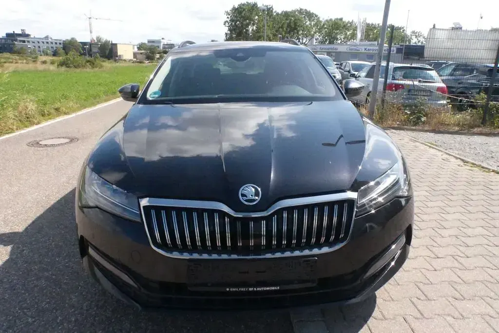 Gebraucht Skoda Superb Ambition 150 PS (110 kW) 2023 Schwarz Kombi