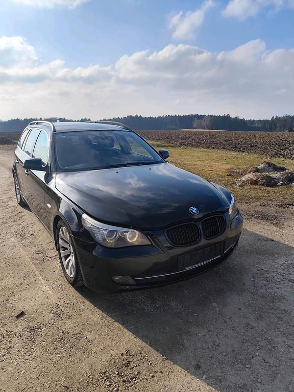 Gebraucht BMW 520 163 PS (119 kW) 2010 Schwarz Kombi