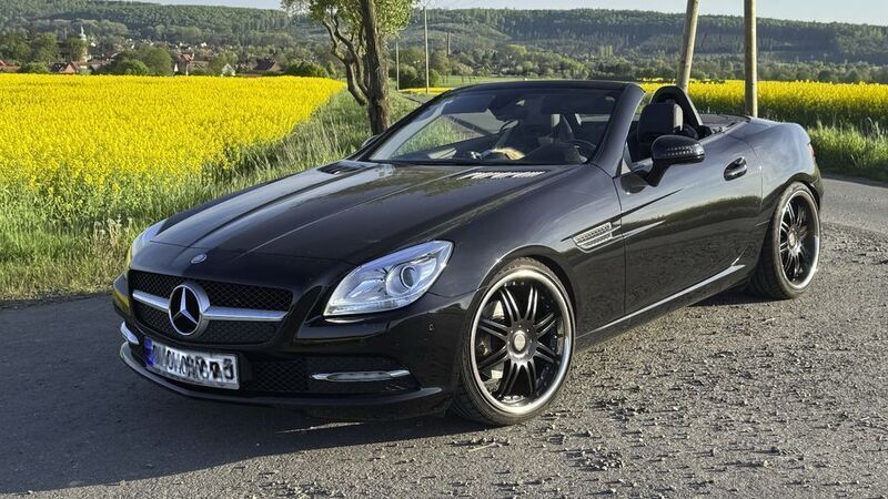 Second-hand Mercedes SLK200 184 CP (135 kW) 2011 Negru Cabrio