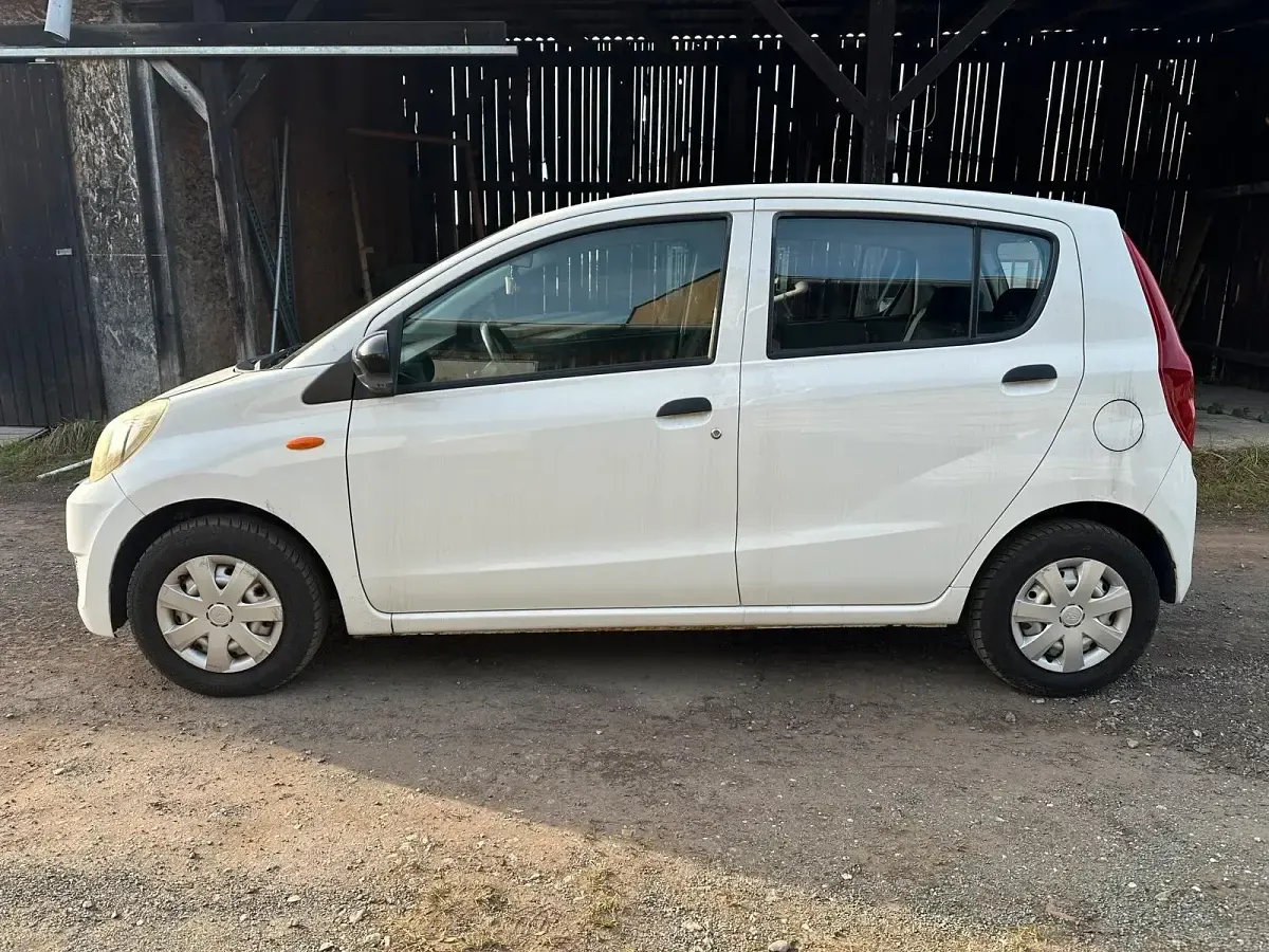 Gebraucht Daihatsu Cuore 69 PS (50 kW) 2009 Weiß Kleinwagen
