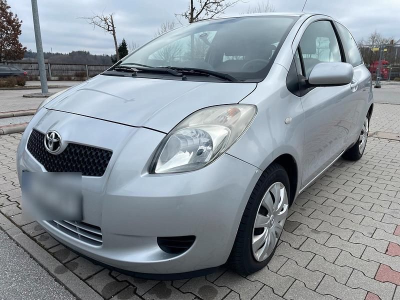 Gebraucht Toyota Yaris 69 PS (50 kW) 2007 Silber Kleinwagen