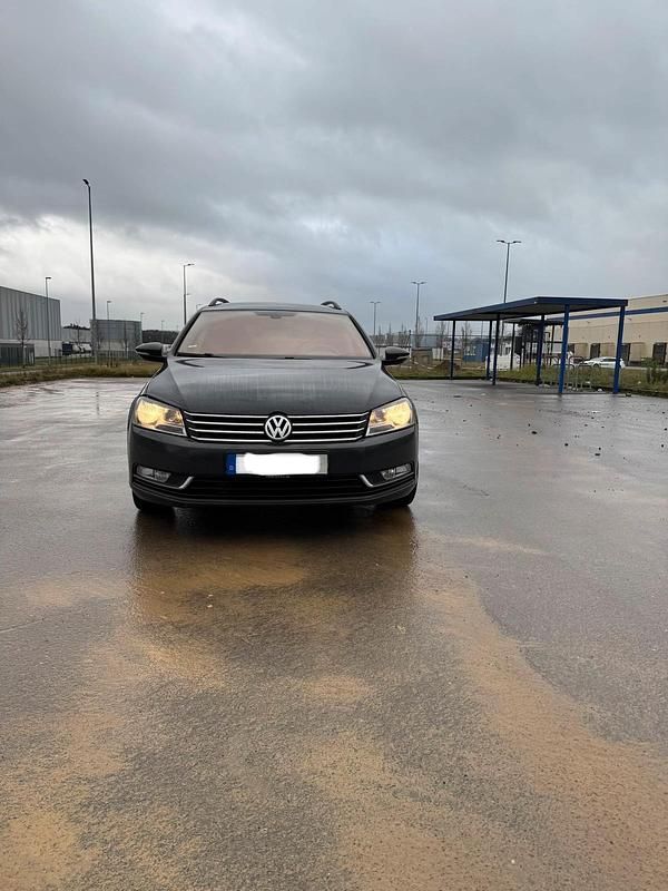 Grau Gebraucht 2013 VW Passat Kombi | 4.600 € (Superpreis) - Bild 1/4