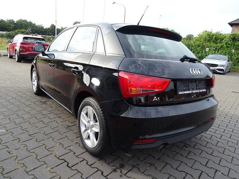 Gebraucht Audi A1 Sportback Basis 82 PS (60 kW) 2017 Schwarz Kleinwagen