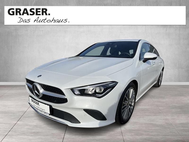 Weiß Gebraucht 2022 Mercedes CLA200 Shooting Brake Kombi | 27.800 € (Guter Preis) - Bild 1/4