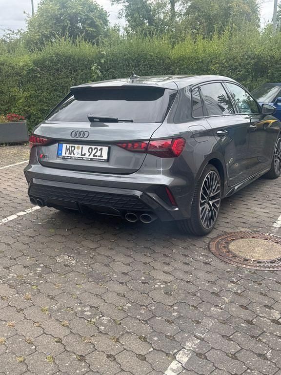 Grau Gebraucht 2024 Audi S3 Sport Limousine | 41.500 € (Superpreis) - Bild 1/4