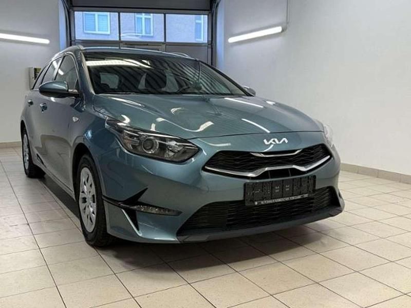 Gebraucht Kia Ceed Spirit 120 PS (88 kW) 2022 Grau Kleinwagen