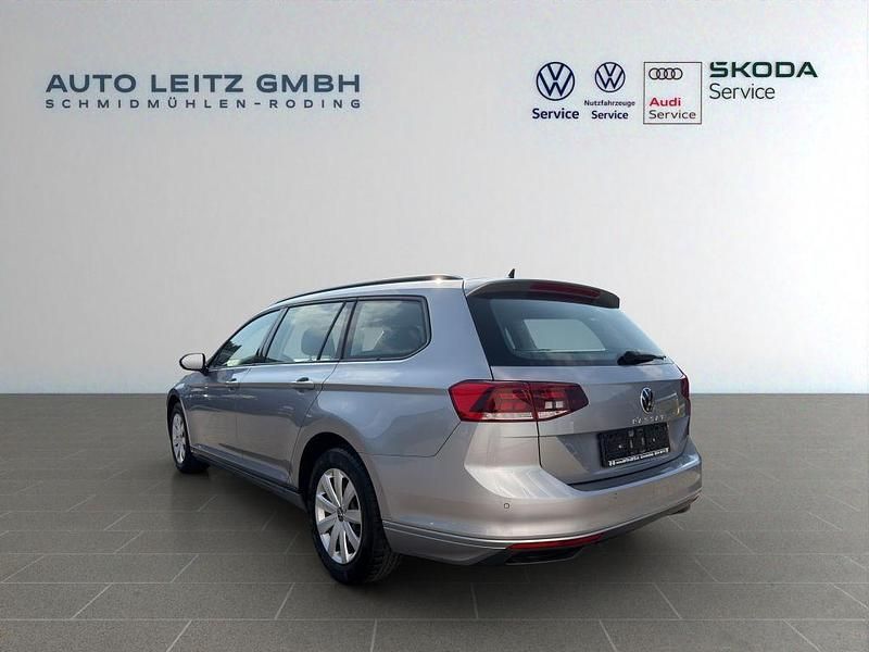 Gebraucht VW Passat 150 PS (110 kW) 2022 Silber Kombi