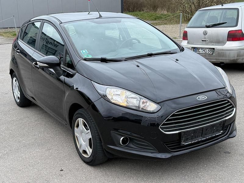 Gebraucht Ford Fiesta Celebration 101 PS (74 kW) 2016 Schwarz Limousine
