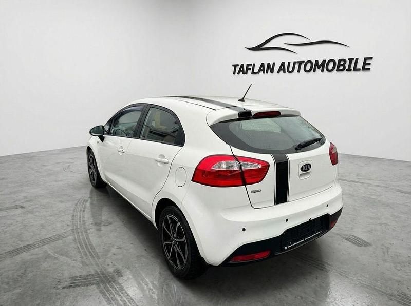 Gebraucht Kia Rio Edition 7 86 PS (63 kW) 2014 Weiß Limousine