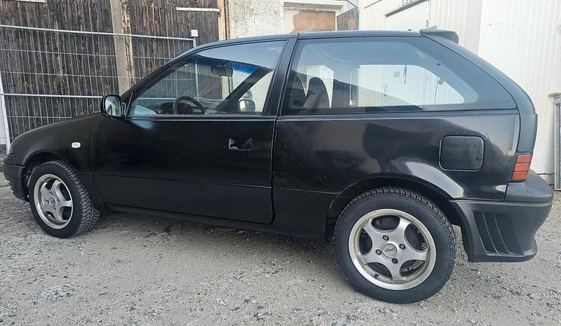 Usata Suzuki Swift 101 CV (74 kW) 1990 Nero Berlina