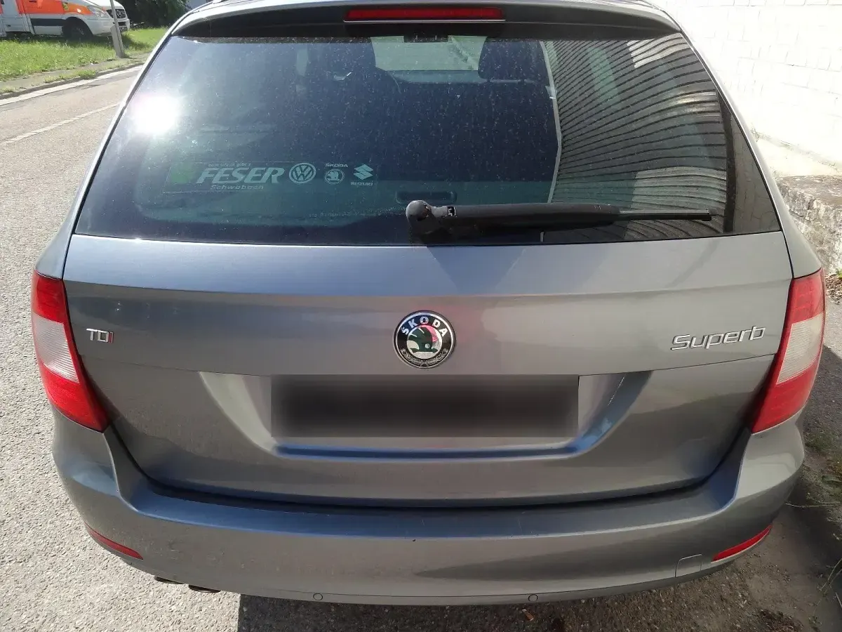 Gebraucht Skoda Superb 140 PS (102 kW) 2012 Silber Kombi