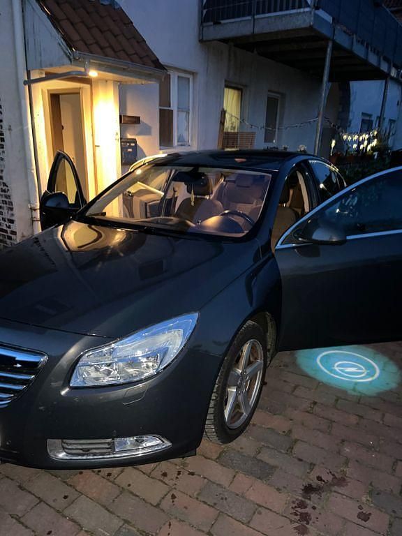 Gebraucht Opel Insignia Edition 131 PS (96 kW) 2013 Grau Limousine