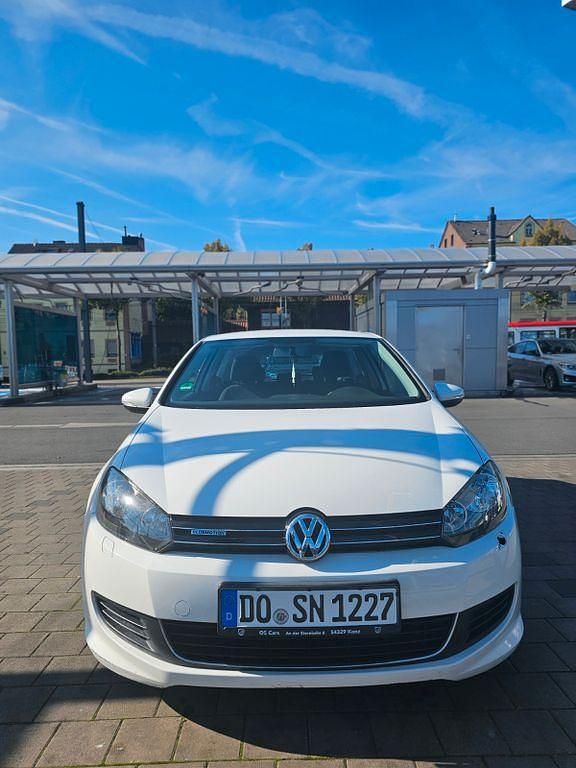 Gebraucht VW Golf VI 105 PS (77 kW) 2010 Weiß Kleinwagen