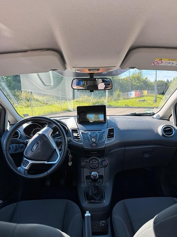 Gebraucht Ford Fiesta 75 PS (55 kW) 2016 Blau Kleinwagen