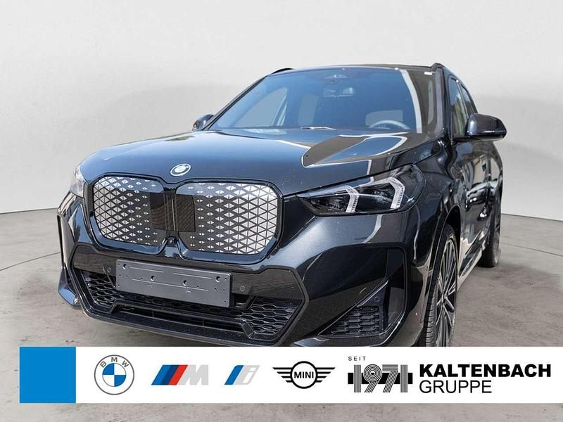 Schwarz Neu 2025 BMW iX1 M Sport SUV | 60.990 € (Etwas zu teuer) - Bild 1/3