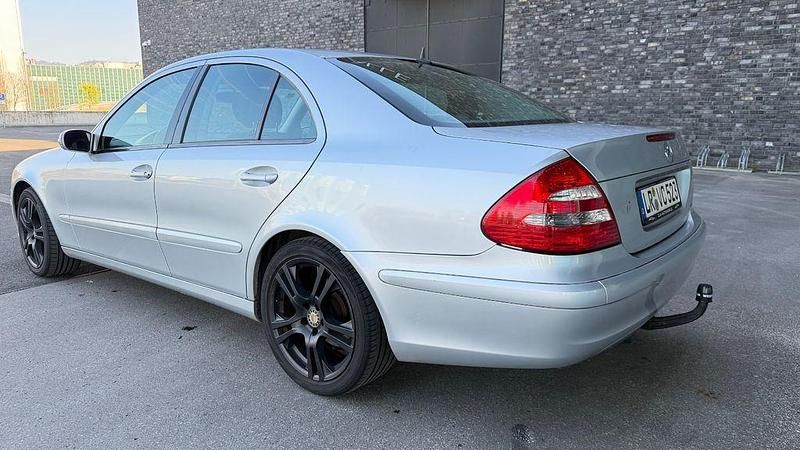 Gebraucht Mercedes E200 Elegance 122 PS (89 kW) 2005 Silber Limousine