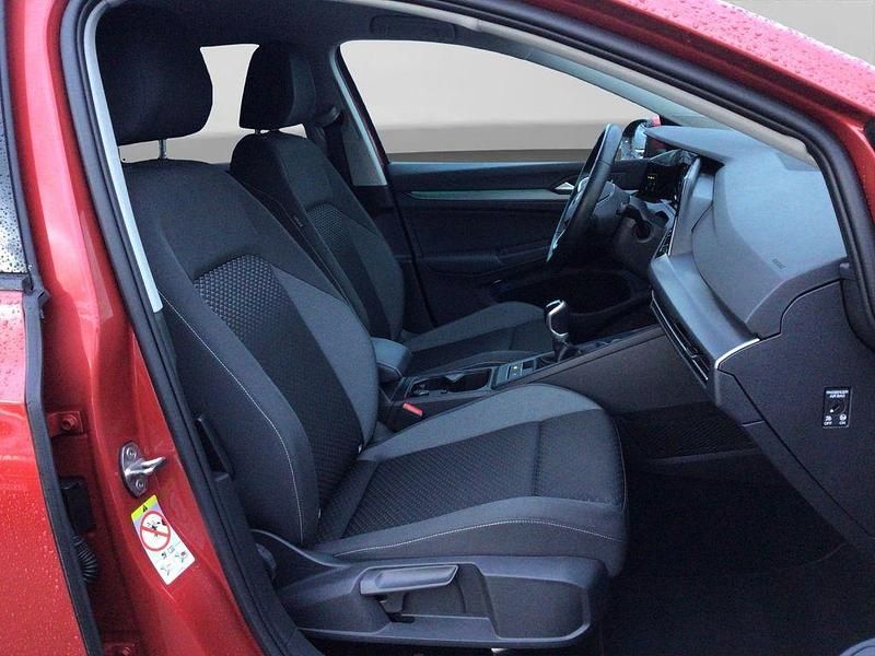Gebraucht VW Golf VIII Active 150 PS (110 kW) 2022 Rot Limousine
