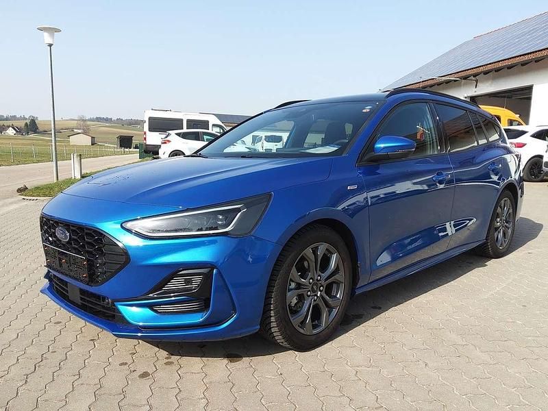 Gebraucht Ford Focus ST-Line 155 PS (114 kW) 2023 Dynamicblau metallic Kombi