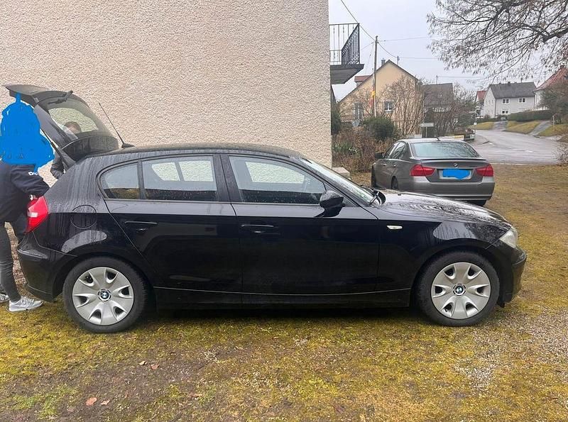 Gebraucht BMW 116 122 PS (89 kW) 2009 Schwarz Kleinwagen
