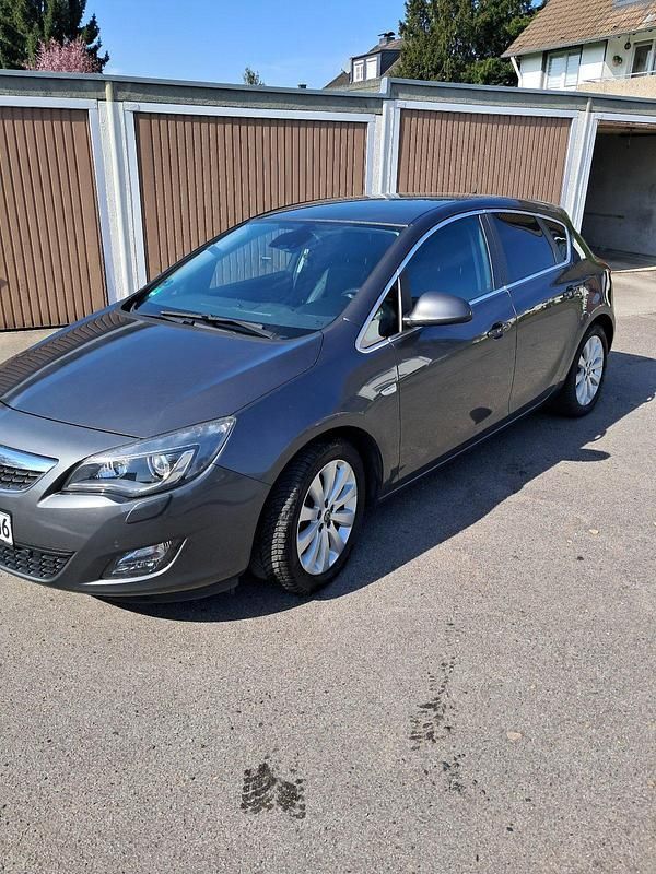 Gebraucht Opel Astra Edition 101 PS (74 kW) 2010 Andere farben Limousine